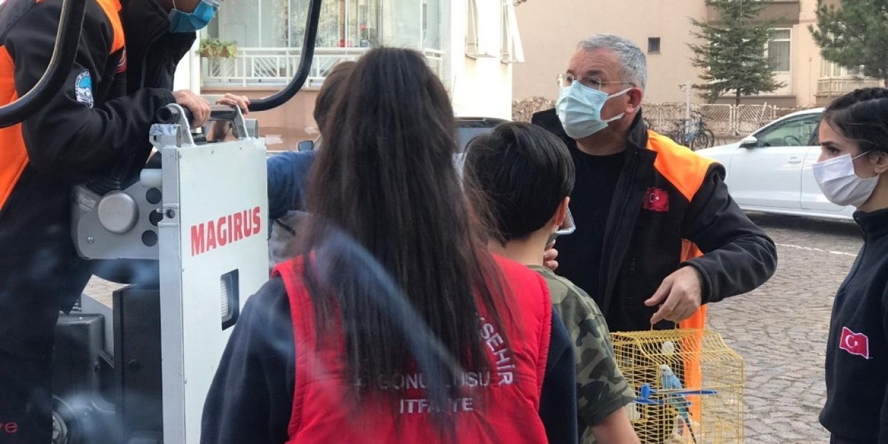Canından Önce Muhabbet Kuşunu Düşündü