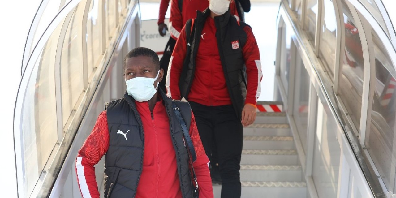Sivasspor, Maccabi Maçı İçin İsrail’e Ulaştı