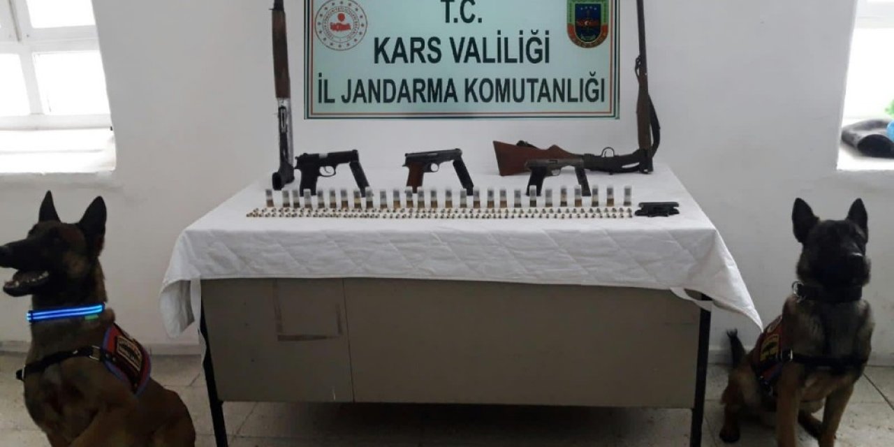 Jandarma Ruhsatsız Silahları Yakaladı