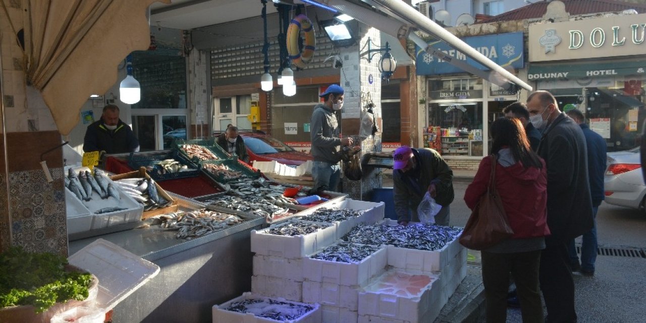 Hamsi fiyatları Altın gibi bir aşağı bir yukarı..! İşte güncel hamsi fiyatları