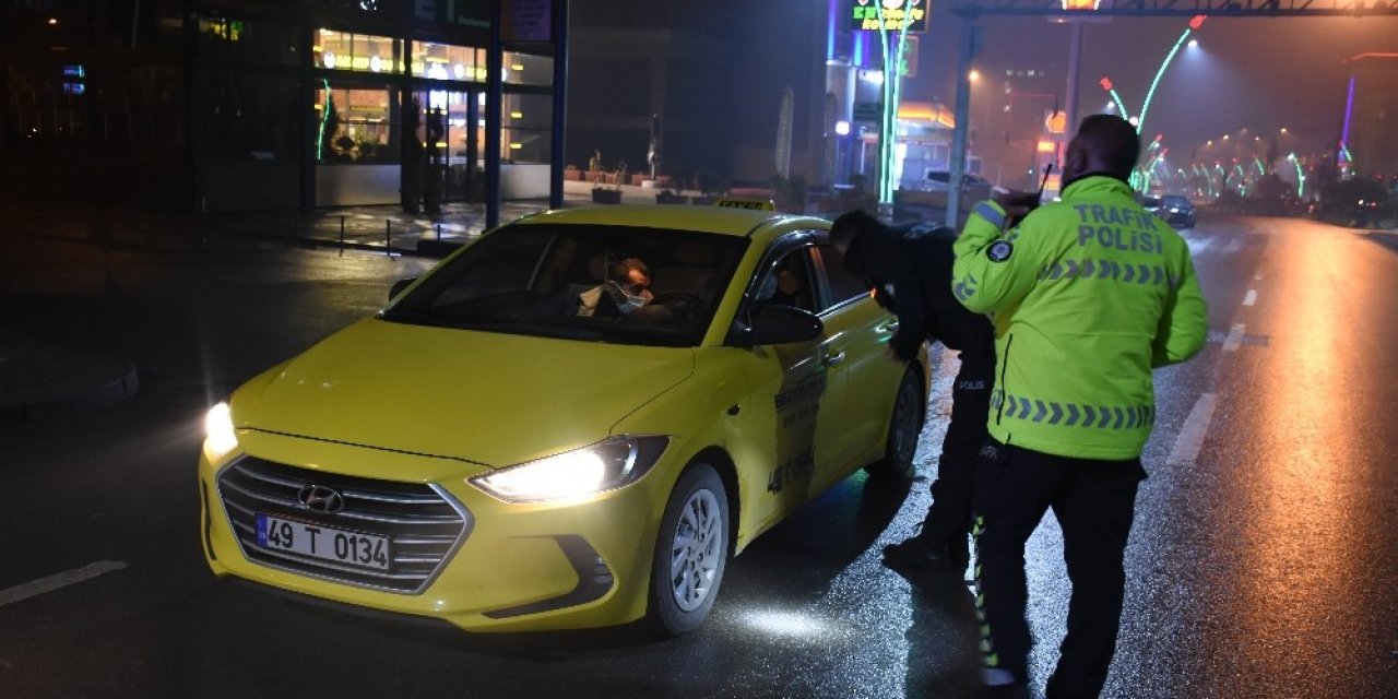 Muş’ta Kısıtlamaya Uyuluyor