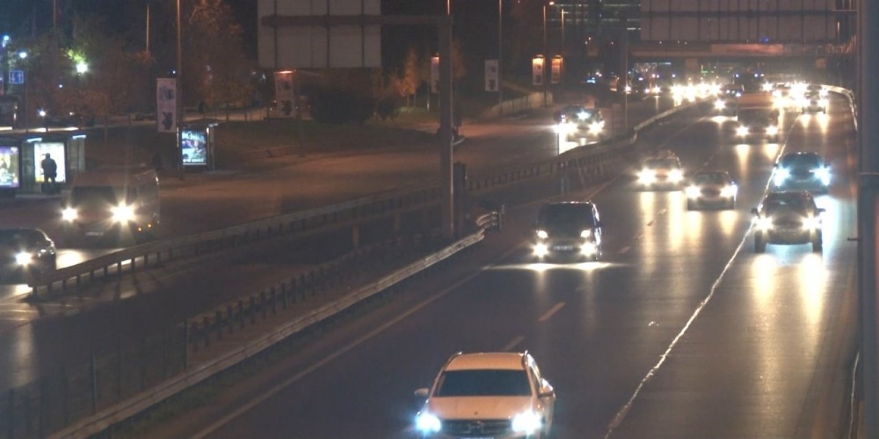 İstanbul’da Sokağa Çıkma Kısıtlaması Sona Erdi, Yollarda Hareketlilik Başladı