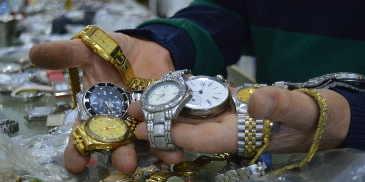 Yüz Binlerce Liralık Emanet Saatlere 44 Yıldır Sahip Çıkıyor