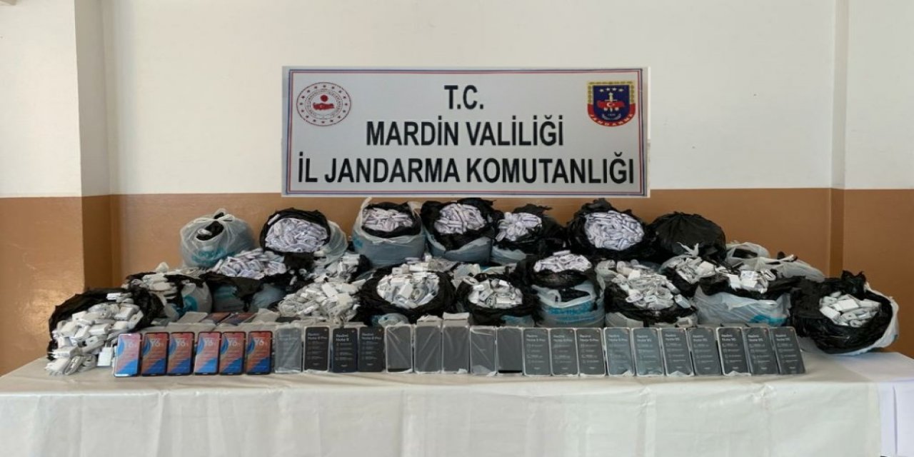 Mardin’de Gübrelerin Altına Gizlenmiş Vaziyette 330 Adet Gümrük Kaçağı Cep Telefonu Ele Geçirildi