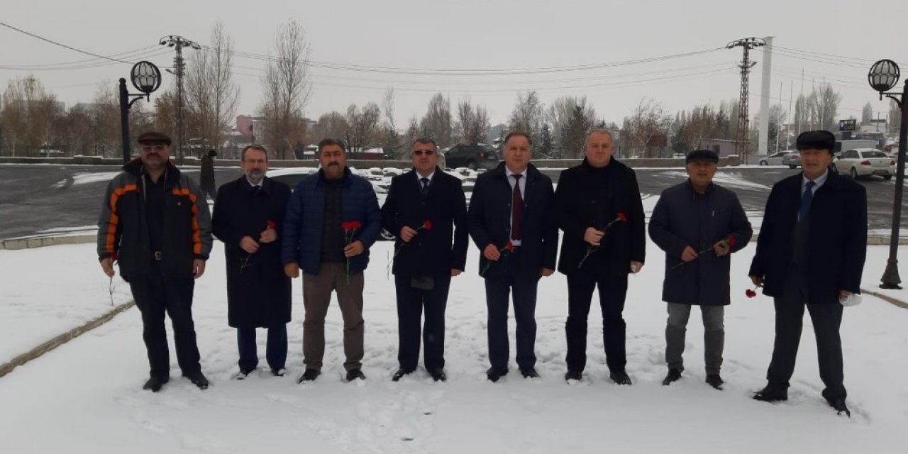 Azerbaycan’dan Getirilen Toprak Soltan Bey Paşabayoğlu’nun Mezarına Döküldü