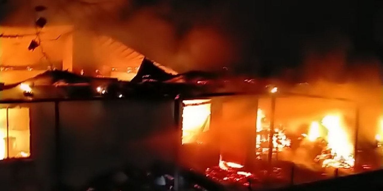 Kastamonu’da 2 Katlı Ahşap Ev Yanarak Kullanılamaz Hale Geldi