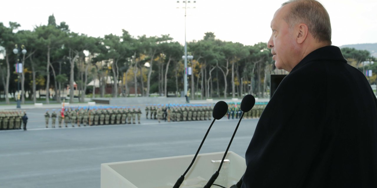 Cumhurbaşkanı Erdoğan, Bakü’de Aliyev Tarafından Resmi Törenle Karşılandı