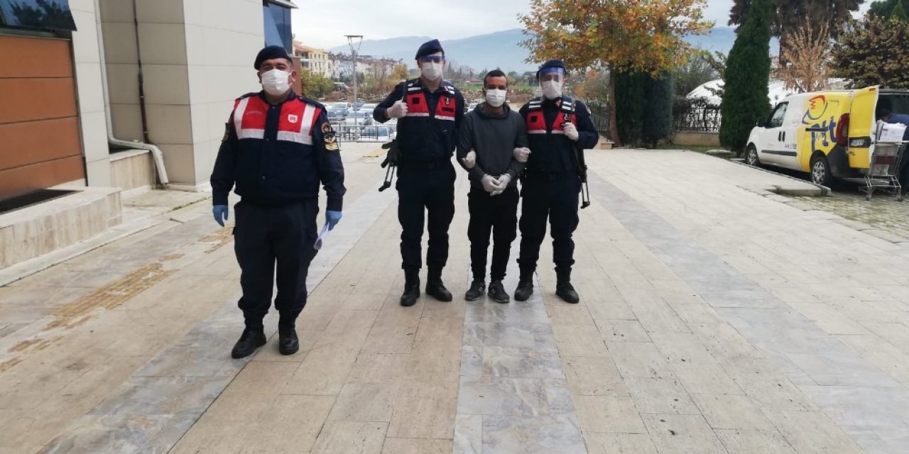İzmir’de Kades İle Yardım İsteyen Kadının İmdadına Jandarma Yetişti