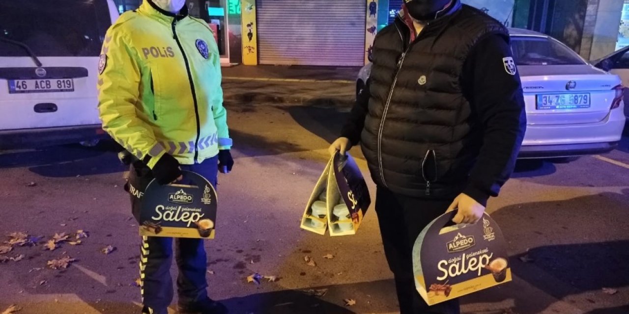 Kısıtlamada Polislere Salep İkramı