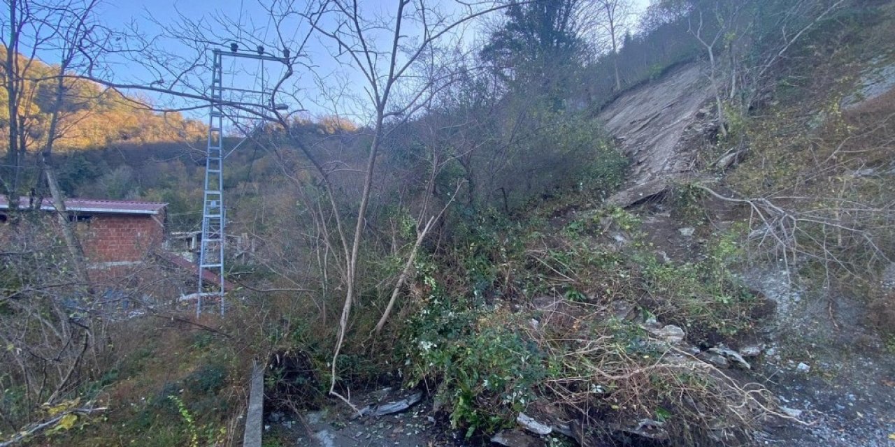 Artvin’in Hopa İlçesindeki Heyelan Korkuttu