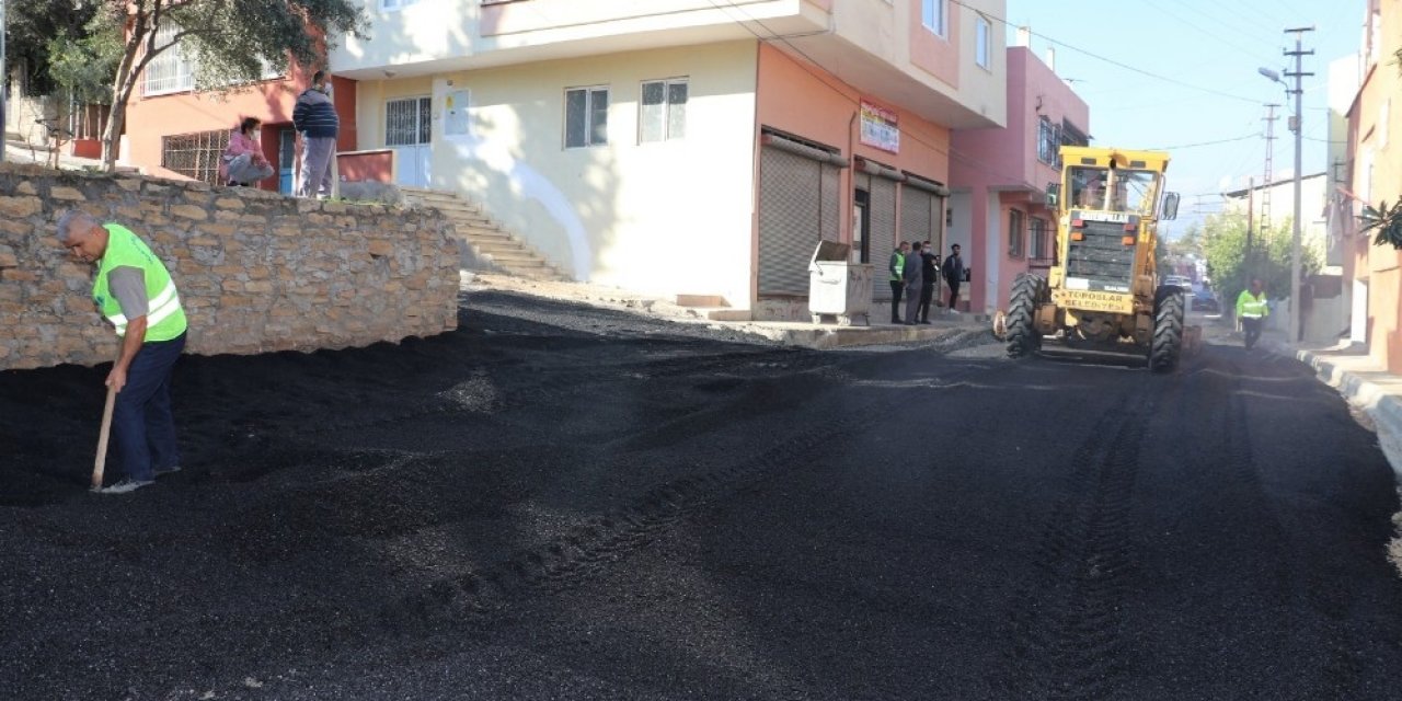 Toroslar’da Asfalt Çalışmaları Sürüyor