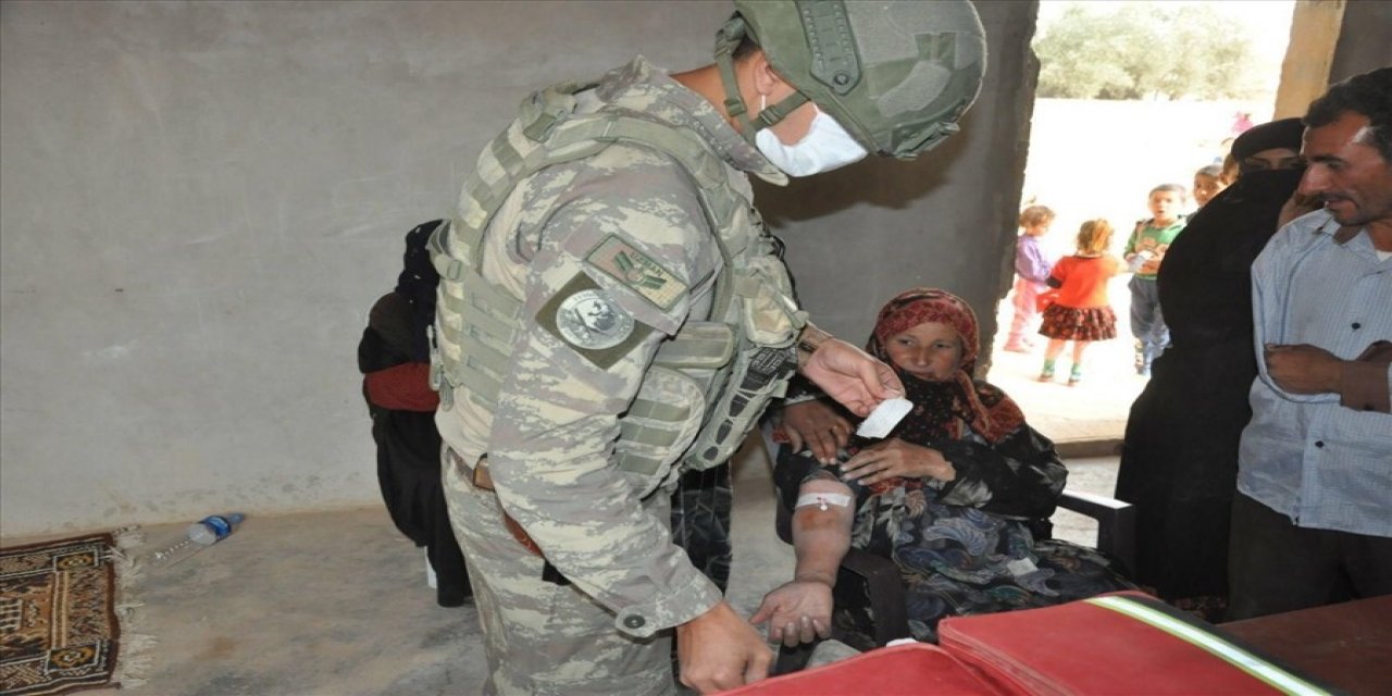 Barış Pınarı Bölgesinde Halka Mehmetçik’ten Yardım Eli