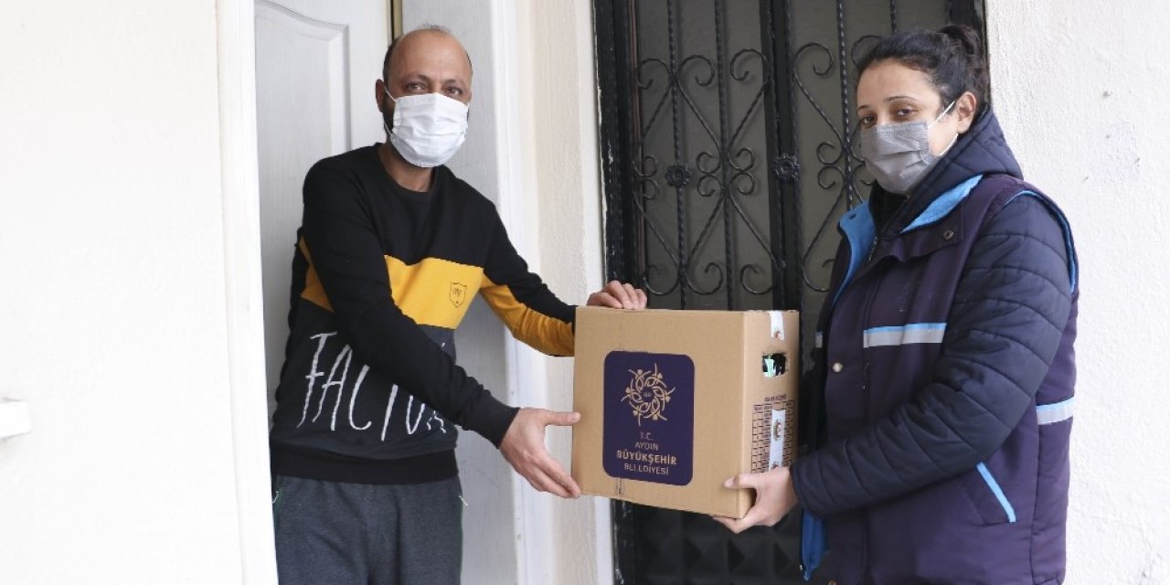 Büyükşehir’den Zor Durumda Kalan Esnafa Gıda Desteği