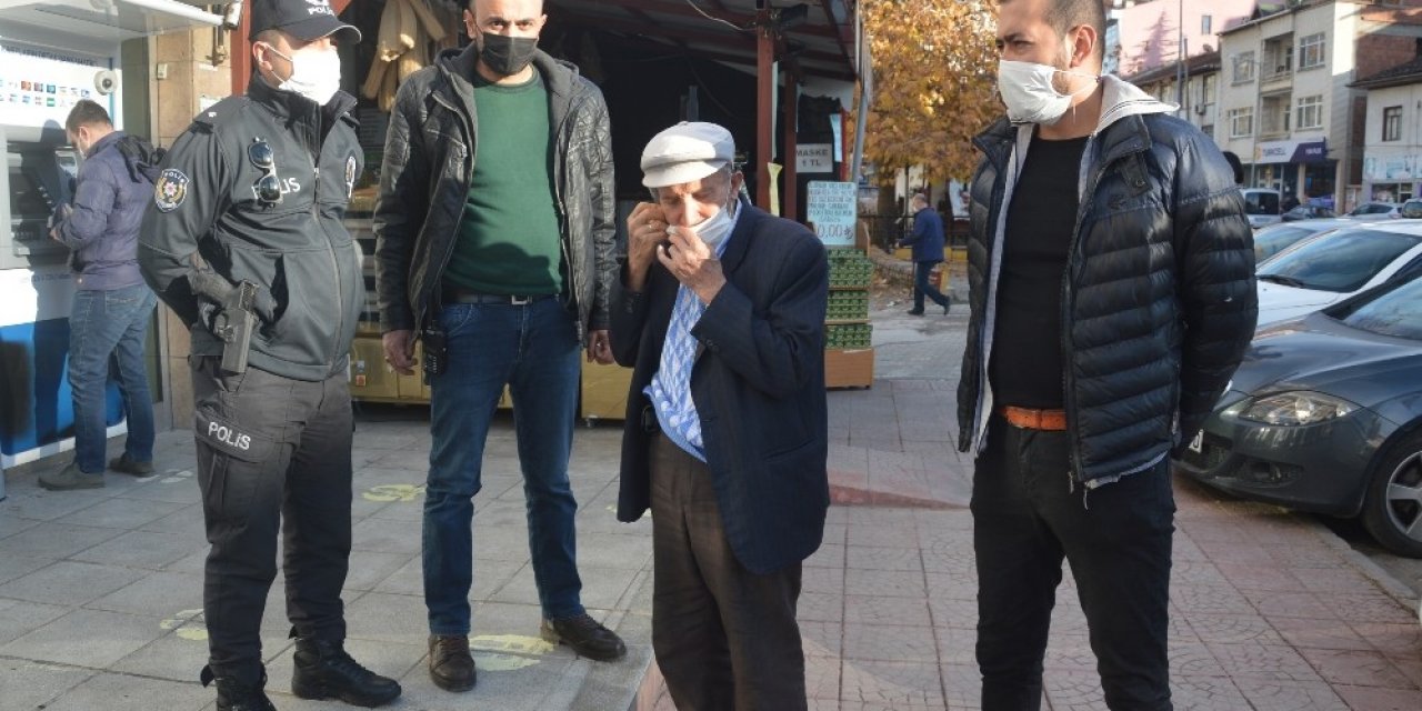 Yaşlı Adam Dolandırılmaktan Son Anda Kurtarıldı