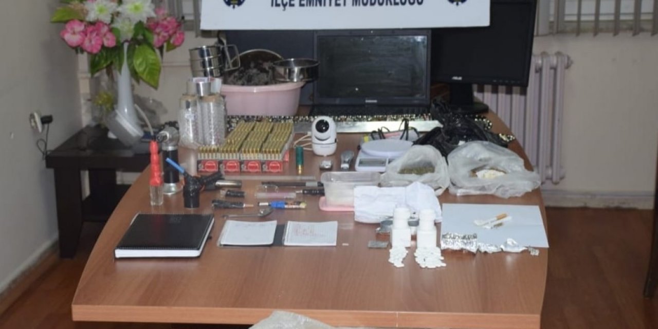 Şüpheli Şahsın Evinden Çıkanlar Polisi Şaşkına Uğrattı