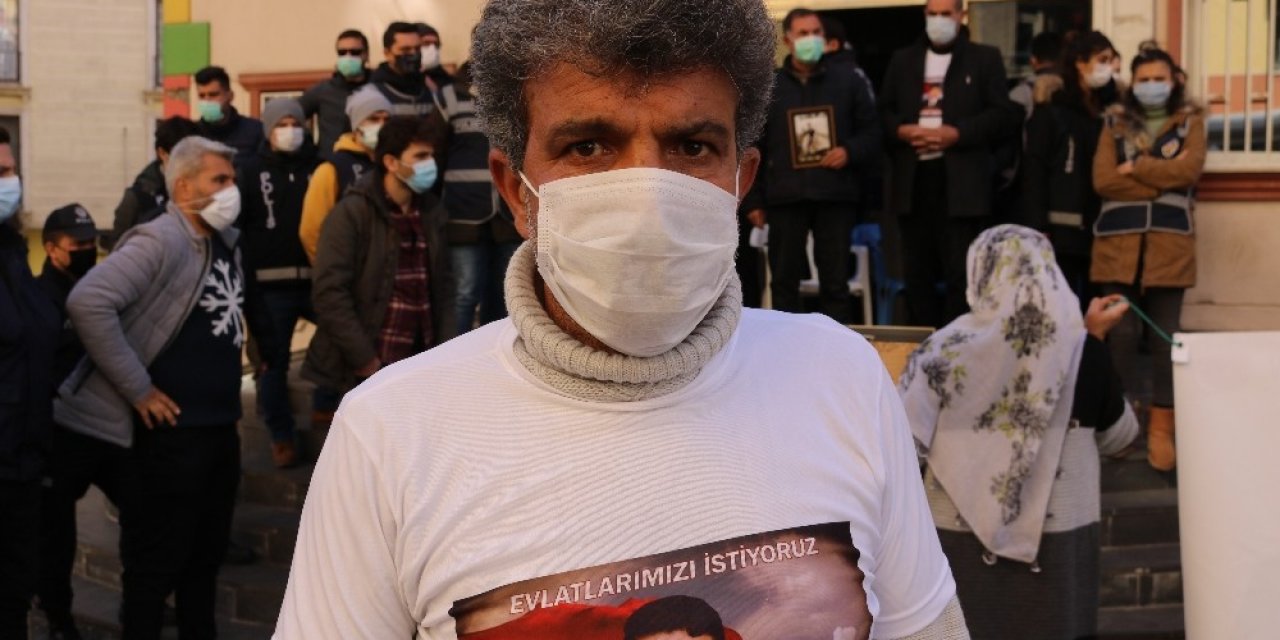 Evlat Nöbetindeki Aileler Dağa Kaçırılan Çocuklarını Hdp’den İstiyor