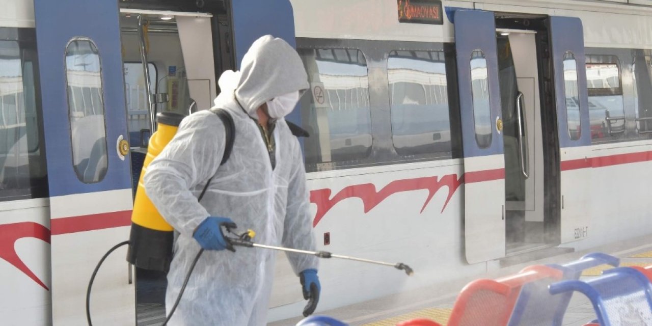 İzmir’de Korona Virüsüne Karşı Duraklar, Toplu Ulaşım Araçları Dezenfekte Ediliyor