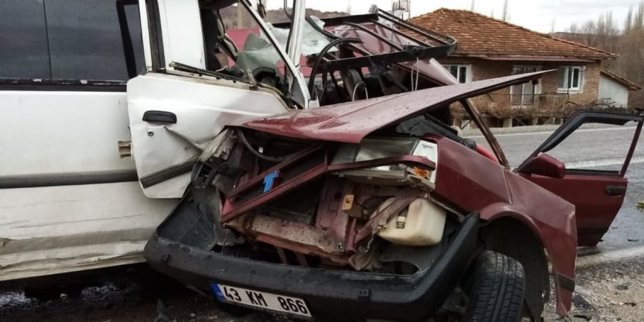 Kütahya’da Trafik Kazası: 2 Ölü, 1 Yaralı