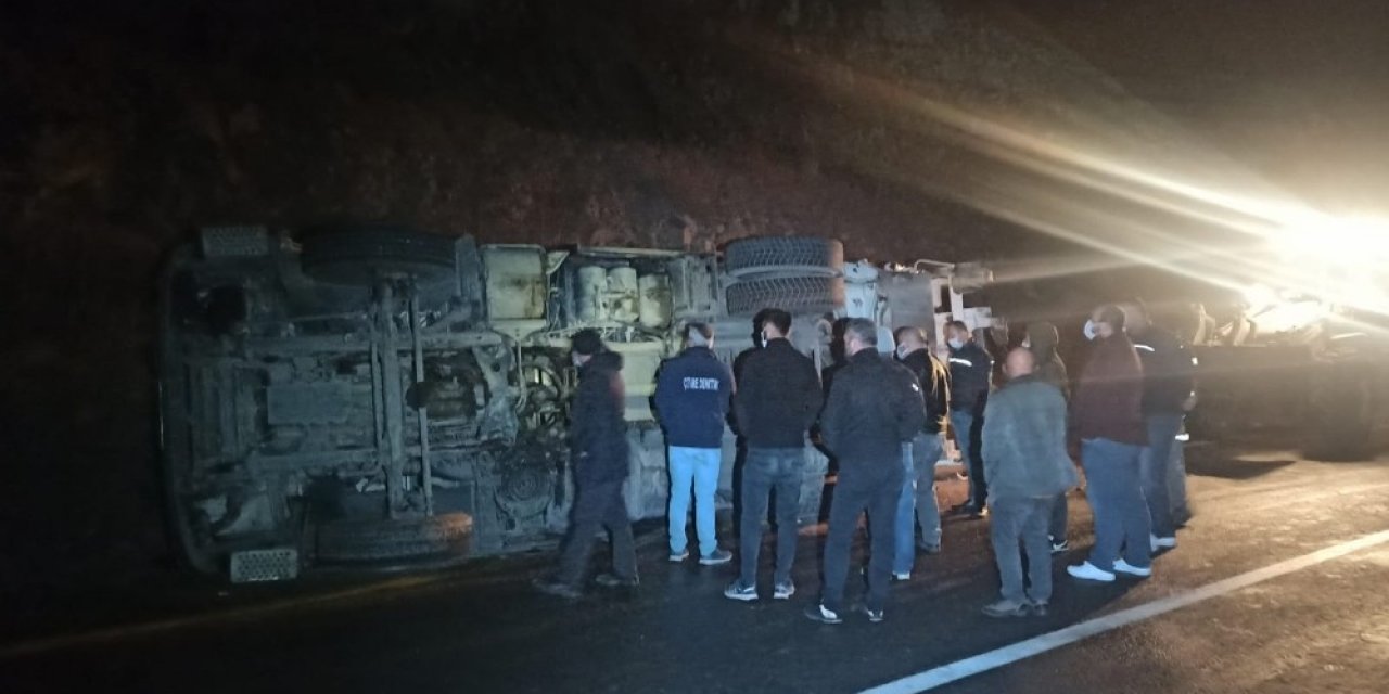 Sincan’da 2 Çöp Kamyonu Kafa Kafaya Çarpıştı: 2 Yaralı
