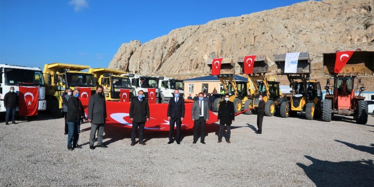 Tuşba Belediyesinin ‘karla Mücadele Ekibi’ Göreve Hazır