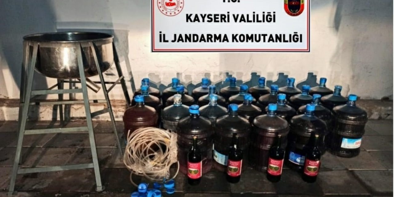 Tomarza’da 700 Litre Kaçak İçki Ele Geçirildi