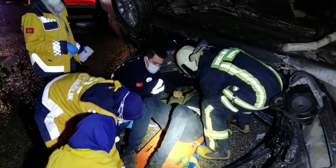Kayganlaşan Yolda Bariyere Çarpan Otomobil Takla Attı: 5 Yaralı