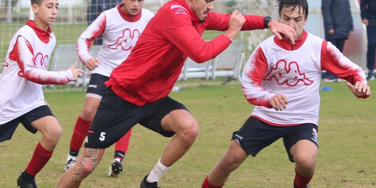 Antalyaspor’da Bahadır Ve Doğukan’a Özel Antrenman