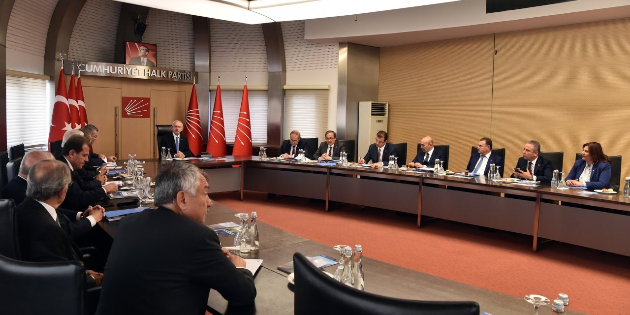 Kemal Kılıçdaroğlu, Chp’li Belediye Başkanları İle Bir Araya Geldi