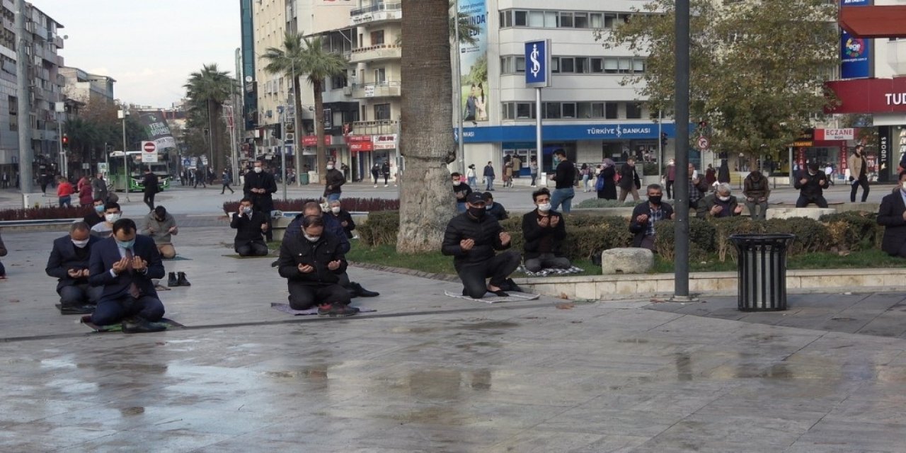 Denizli’de Cuma Namazından Sonra Yağmur Duası Okundu