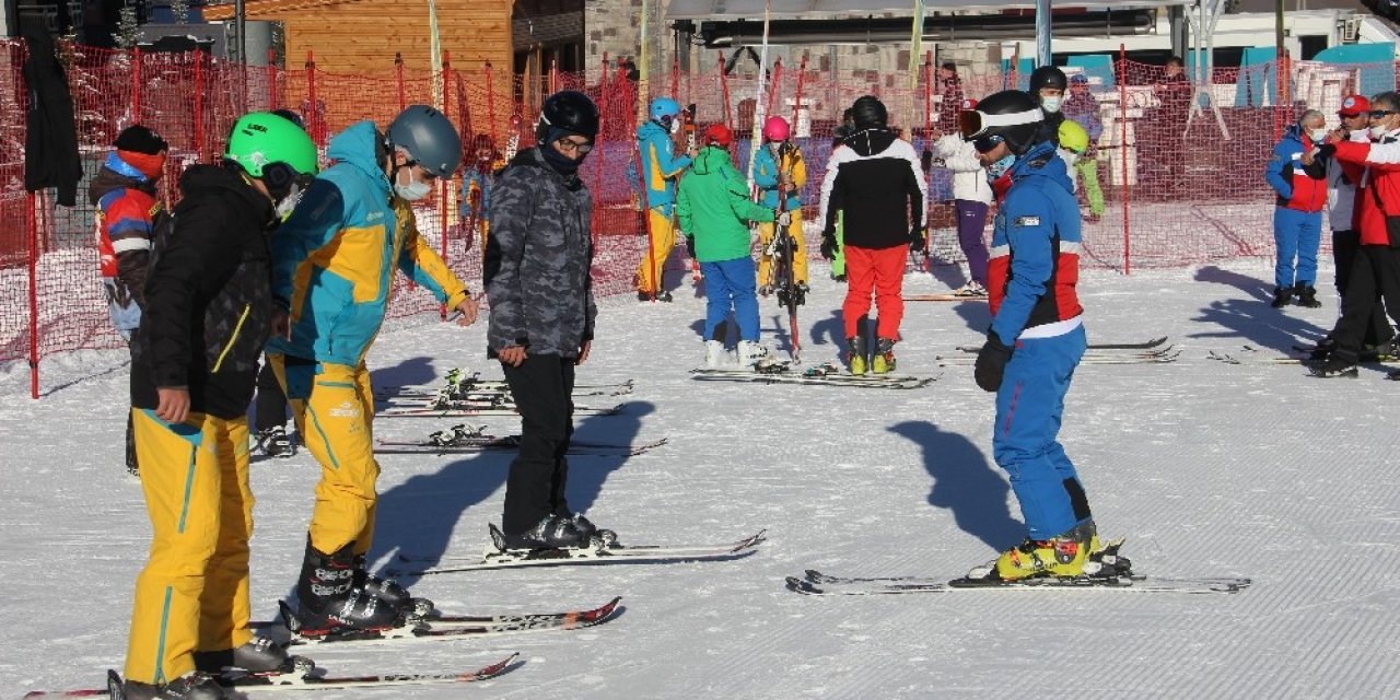 Sağlıkçılara Motivasyon İçin Kayak Kursu Düzenlendi