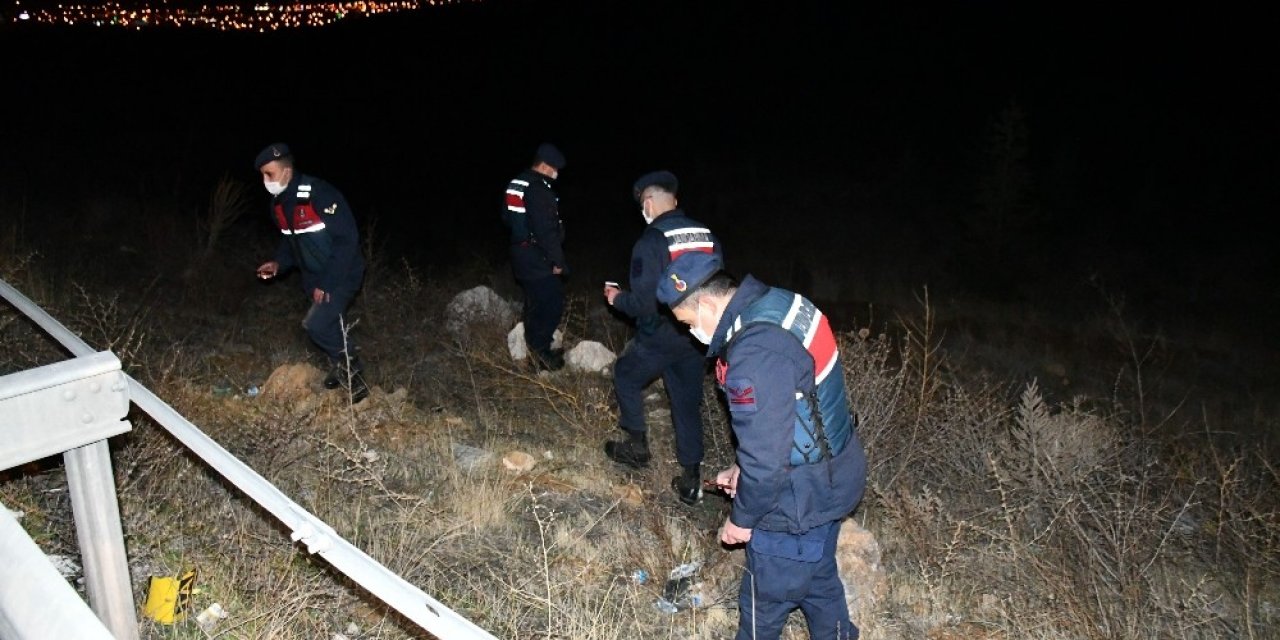 Tüfekten Çıkan Saçmalar Nevşehir Belediye Başkanı Arı’nın Aracına İsabet Etti