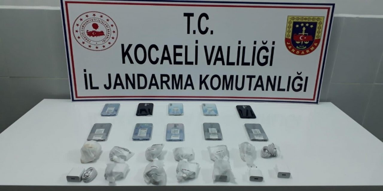 Kocaeli’de 40 Bin Tl Değerinde Gümrük Kaçağı Cep Telefonu Ele Geçirildi