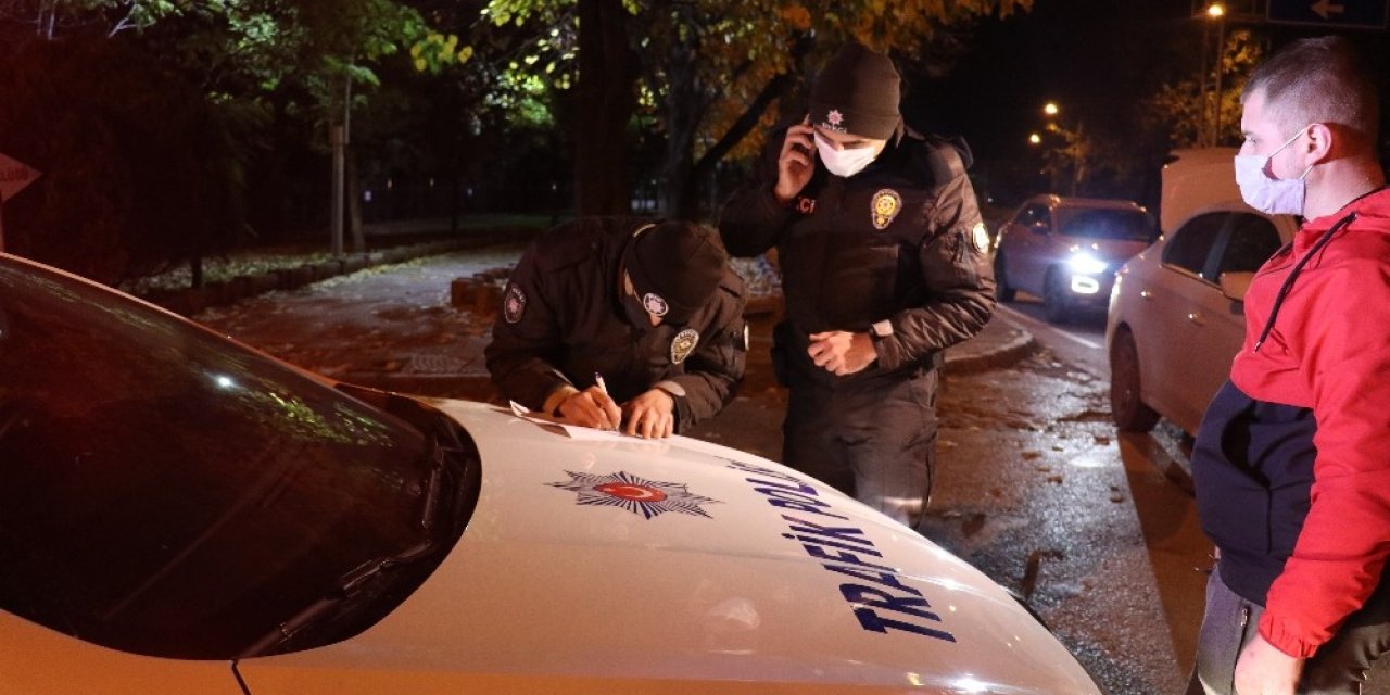 Yalova’da Kısıtlama Nedeniyle Sokaklar Boş Kaldı