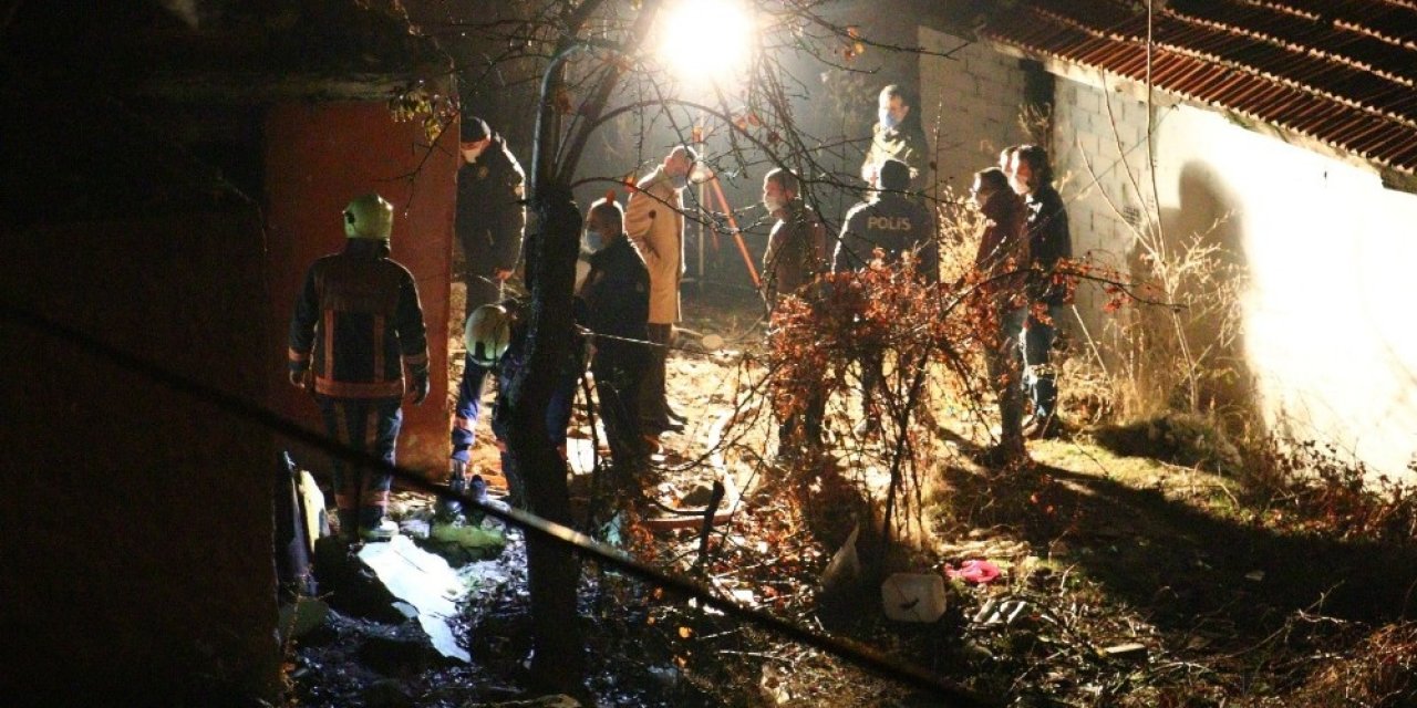 Ankara’da Evden Kovulan Genç, Kaldığı Barakada Çıkan Yangında Öldü