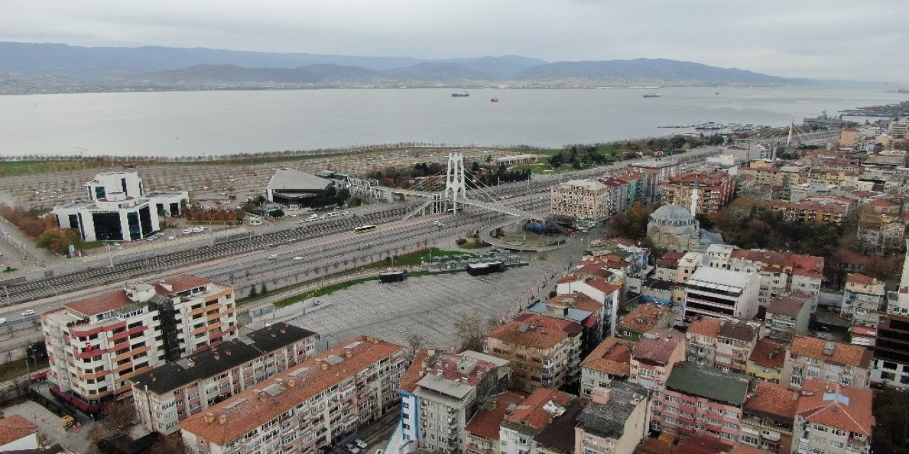Sessizliğe bürünen Kocaeli havadan görüntülendi