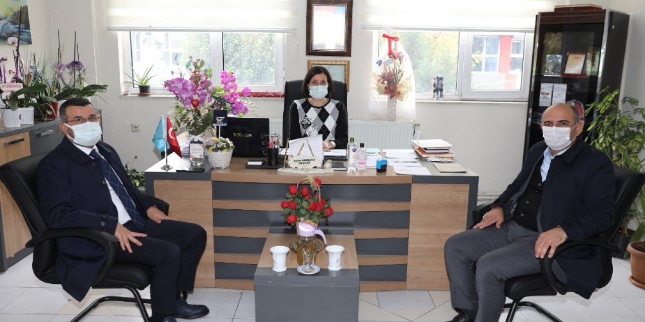 Söğüt, Sağlık Çalışanlarına Ve Mahalle Muhtarına Ziyaret Gerçekleştirdi