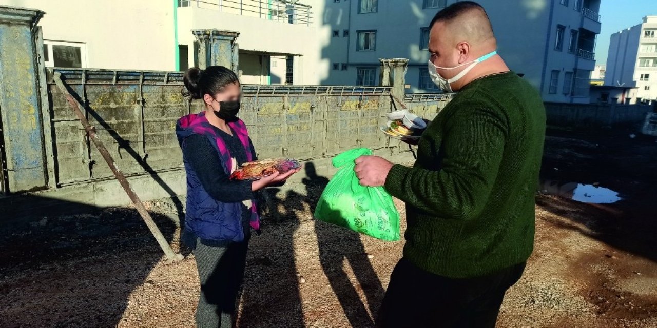 Yetim Ailelere Evlerinde Kebap İkramı