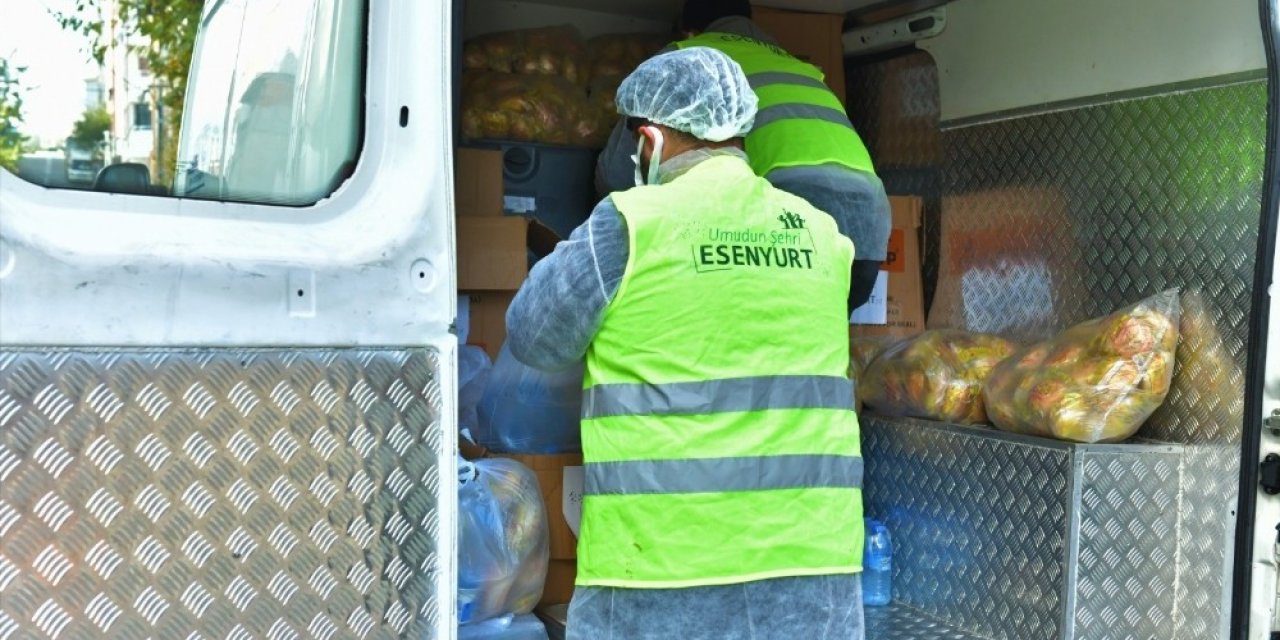 Esenyurt’ta Covid Tedavisi Görenlere Gıda Yardımı Devam Ediyor