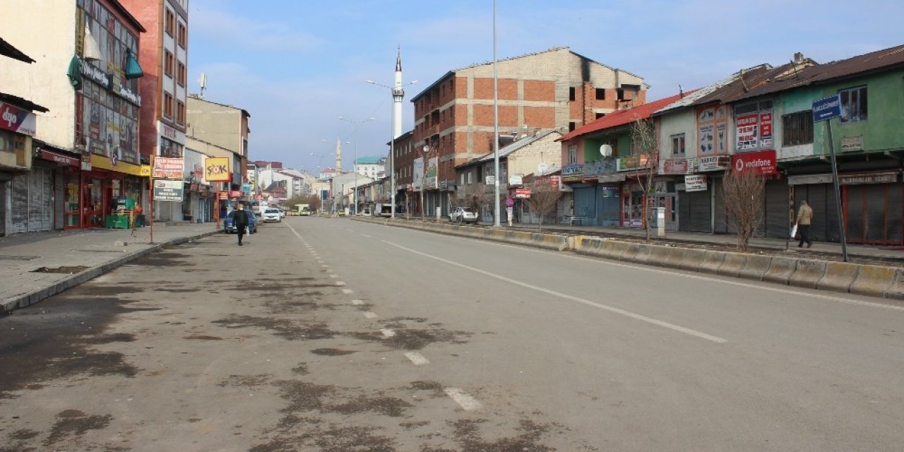 Ağrı’da Sokağa Çıkma Yasağı Nedeniyle Meydanlarda Sessizlik Hakim