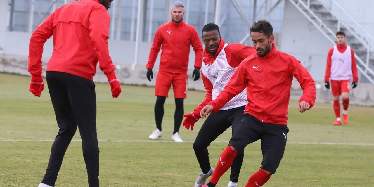 Sivasspor’da 3 İsim Takıma Döndü