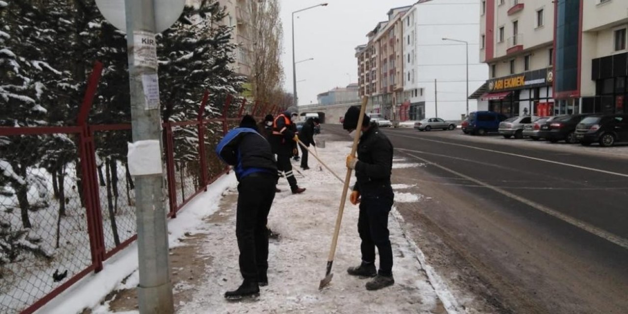 Kars Belediyesi’nin Temizlik Ve Kar Mesaisi