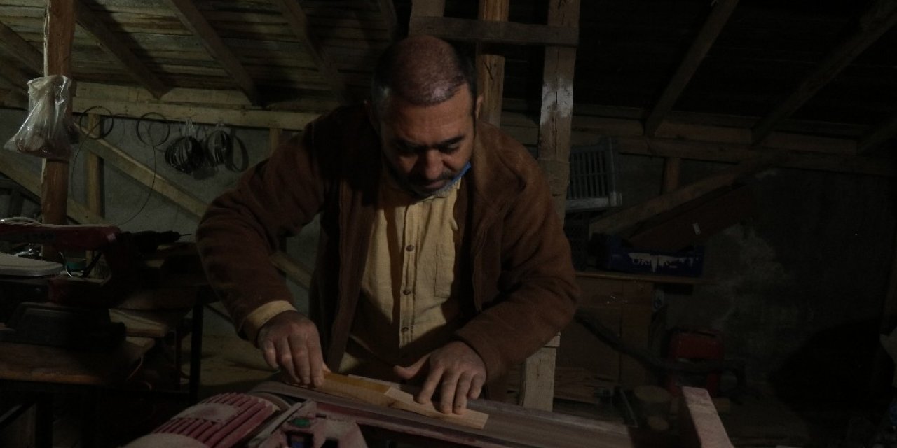 Kısıtlamaları Fırsata Çevirip Evinin Çatı Katına Atölye Yaptı