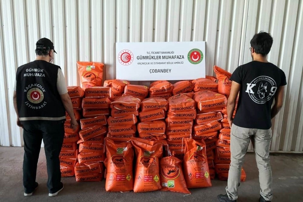 Bomba yapımında kullanılan 3 bin 600 kilo potasyum nitrat yakalandı.