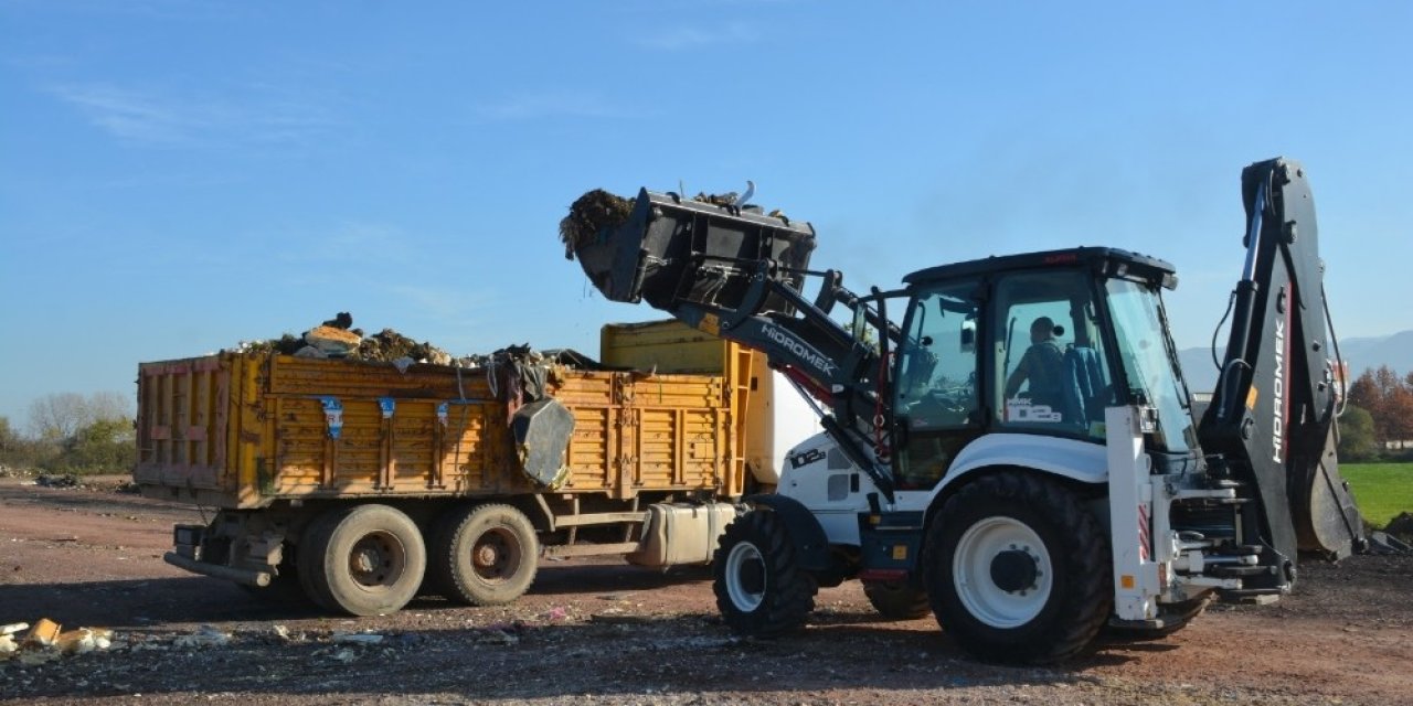 İzmit’te 40 Kamyon Atık Temizledi