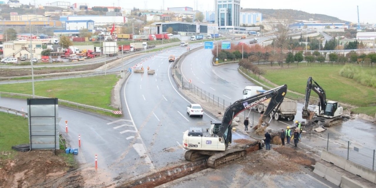 Dilovası Batı Kavşağı’na Yağmur Hattı Döşendi