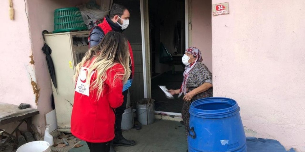 Vefa Sosyal Destek Ekibi İhtiyaç Sahibi Ailelerin Yanında