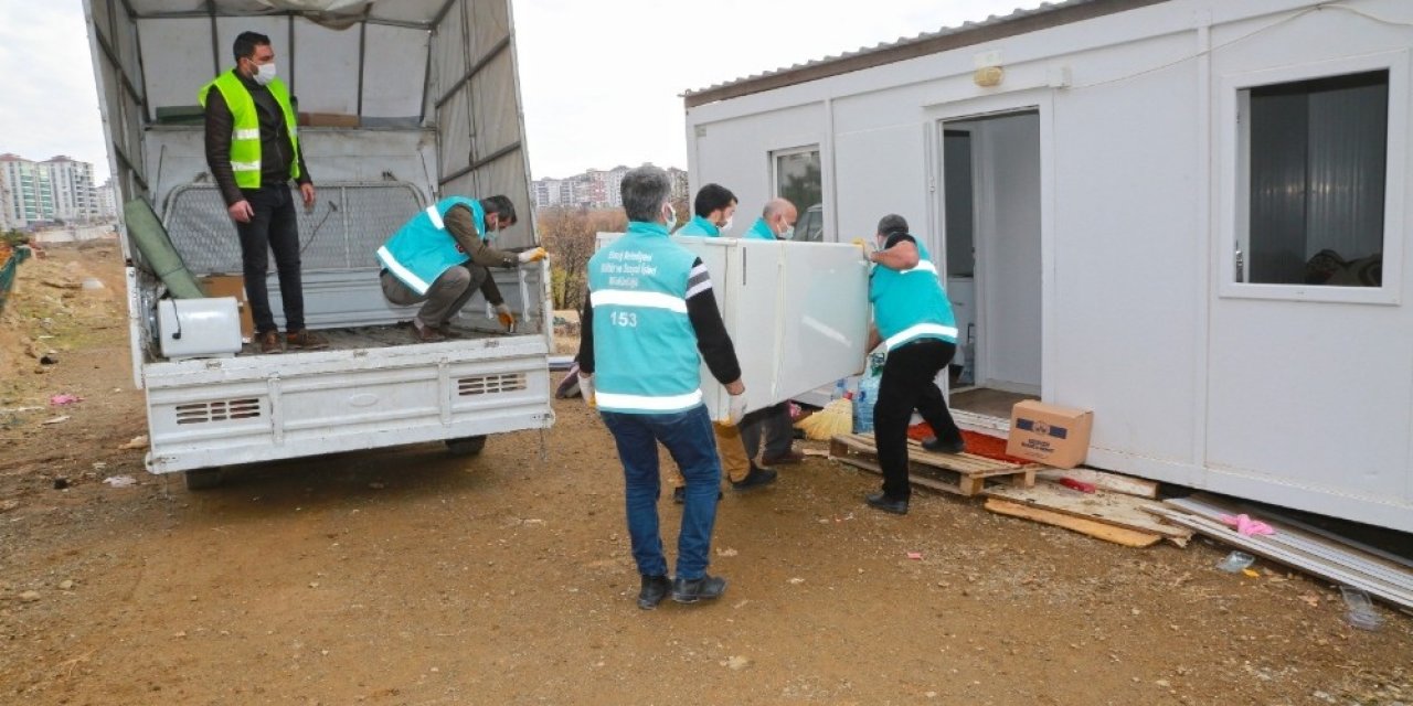 Elazığ’da Evi Yanan Yaşlı Çifte Destek