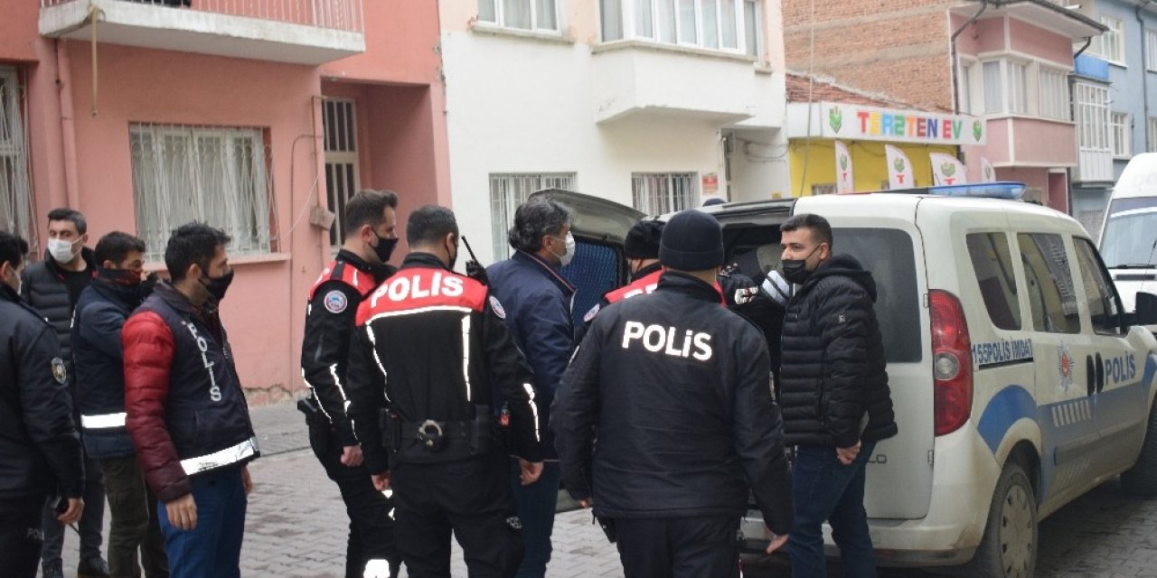 Tartıştığı Annesini Bıçakla Rehin Aldı