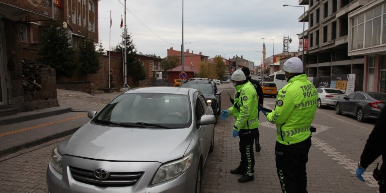Ahlat’ta Kısıtlamada Trafik Denetimi