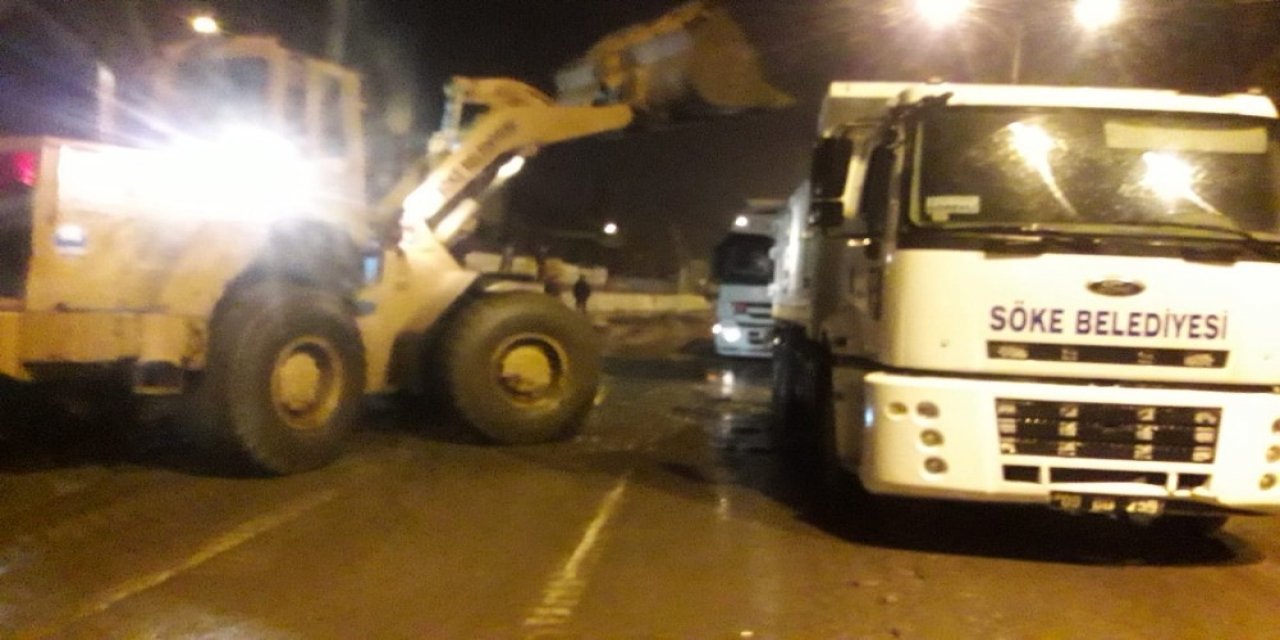 Söke’de Aşırı Yağış Karayolunu Trafiğe Kapattı